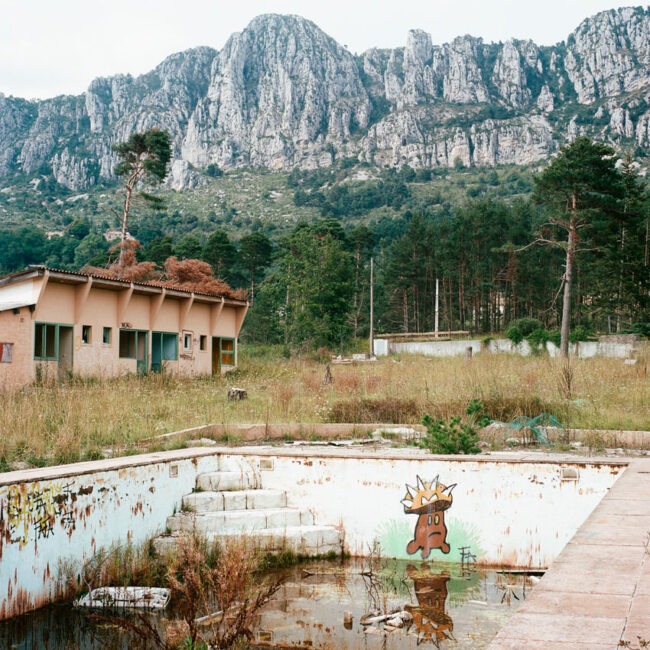 The abandoned hotel on the Napoleon road near Grasse
