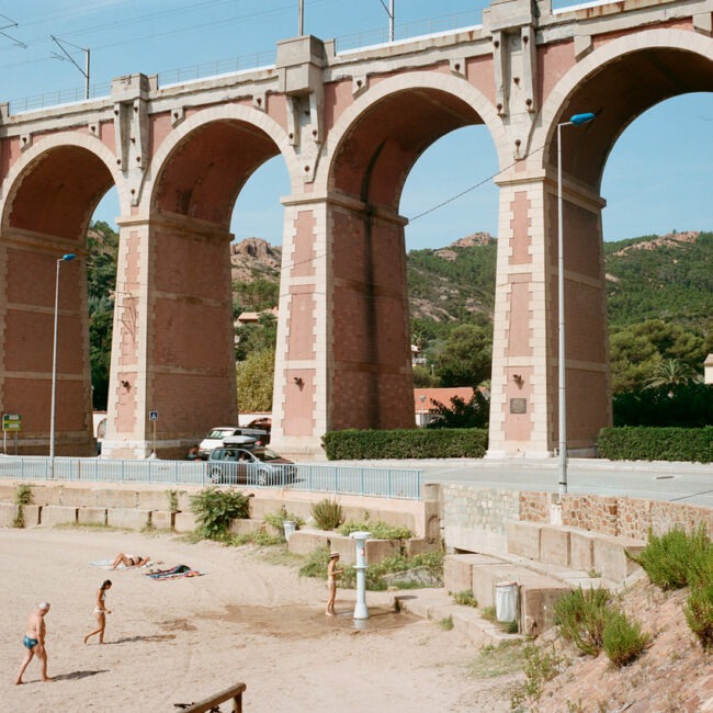The pink viaduct of the French Riviera.Le viaduc rose de la côte d’Azur.